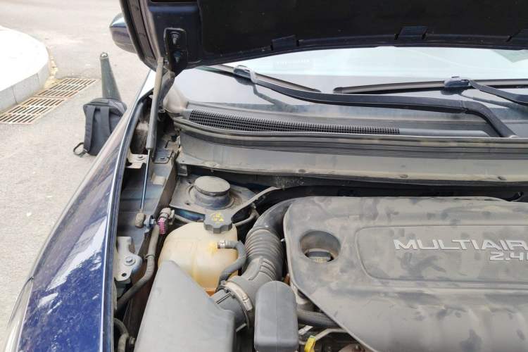 Used Jeep Cherokee 2016 2.4L Leading Edition Engine Bay Right