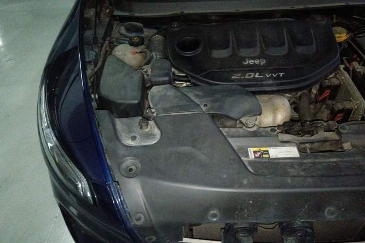 Used Jeep Cherokee 2016 2.0L Superior Edition Engine Bay Right