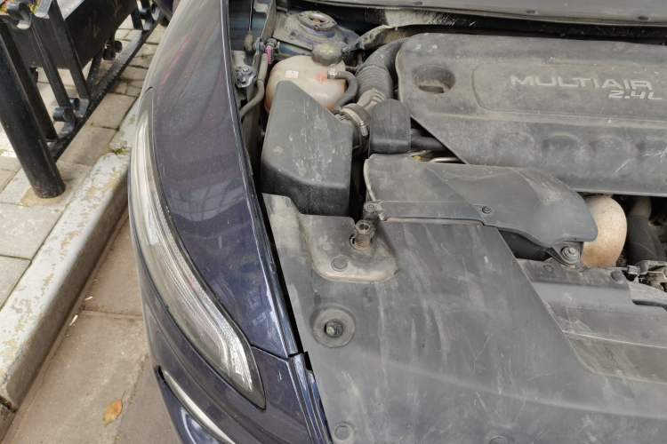 Used Jeep Cherokee 2016 2.4L Professional Edition Engine Bay Right