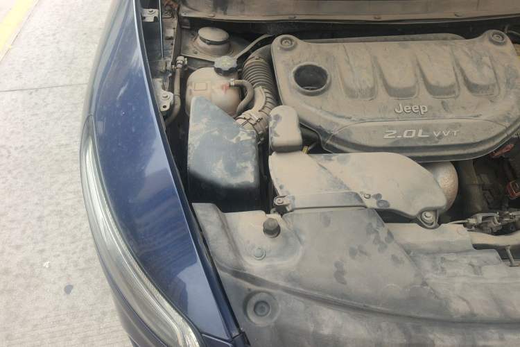 Used Jeep Cherokee 2016 2.0L Superior Edition Engine Bay Right