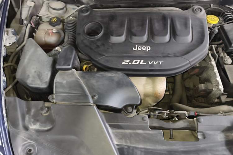 Used Jeep Cherokee 2016 2.0L Superior Edition Engine Bay Right