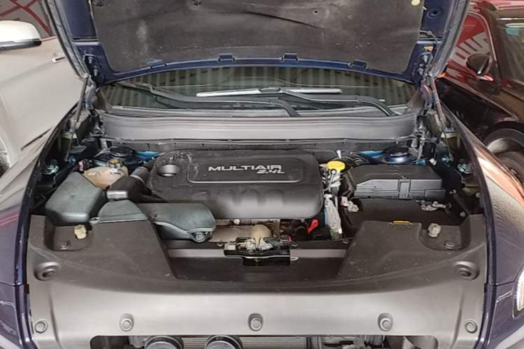 Used Jeep Cherokee 2016 2.4L Professional Edition Engine Bay
