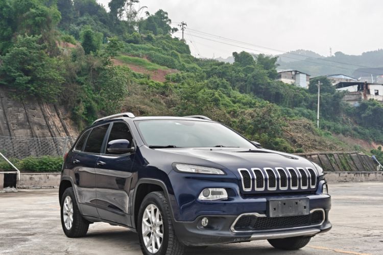 Used Jeep Cherokee 2016 2.4L Professional Smart Version Exterior 10