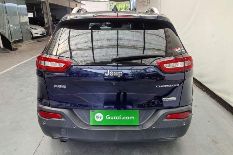 Used Jeep Cherokee 2016 2.0L Superior Edition Exterior 10