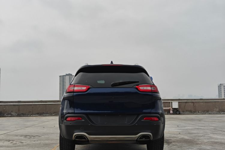 Used Jeep Cherokee 2016 2.4L Professional Smart Version Exterior 12