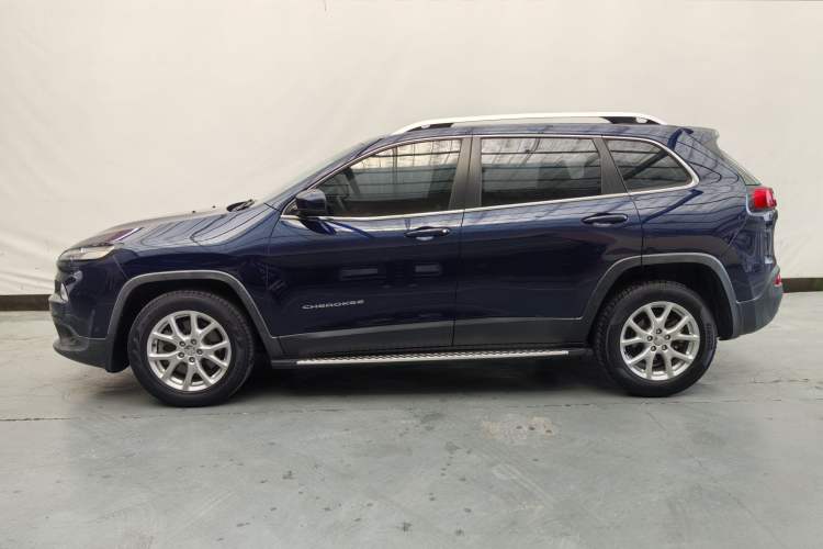 Used Jeep Cherokee 2016 2.0L Superior Edition Exterior 12