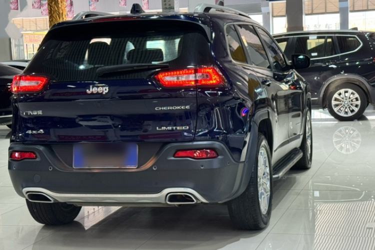 Used Jeep Cherokee 2016 2.4L Superior Edition Exterior 2