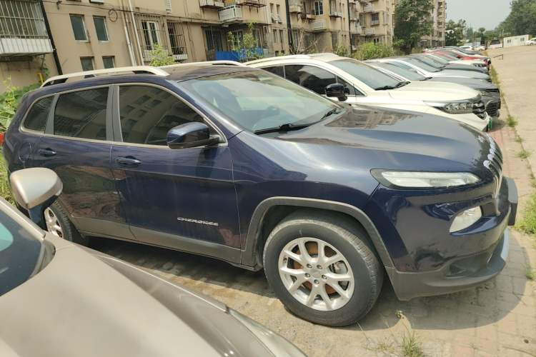 Used Jeep Cherokee 2016 2.4L Professional Smart Version Exterior 3