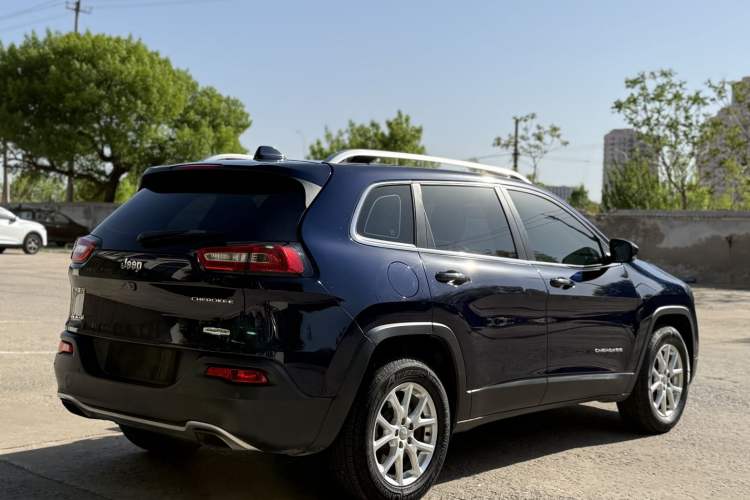Used Jeep Cherokee 2016 2.4L Professional Smart Version Exterior 3