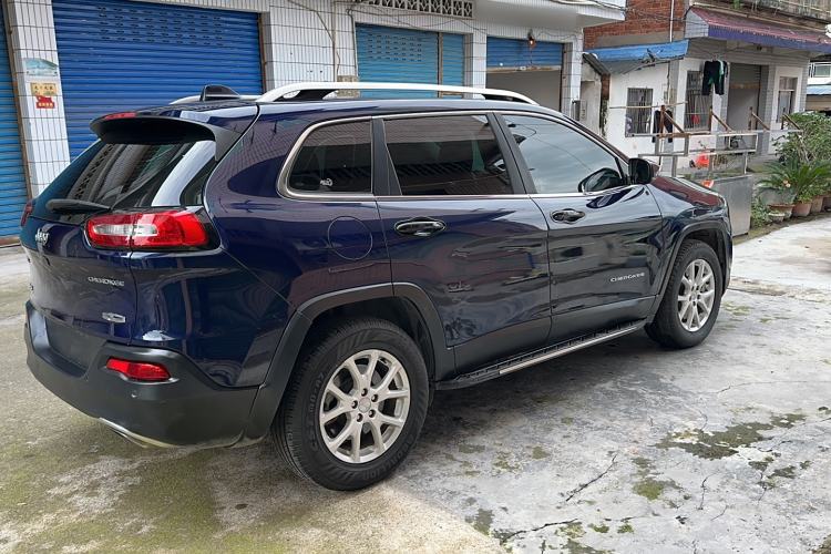 Used Jeep Cherokee 2016 2.4L Professional Smart Version Exterior 3