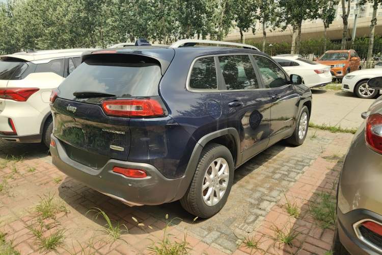 Used Jeep Cherokee 2016 2.4L Professional Smart Version Exterior 4