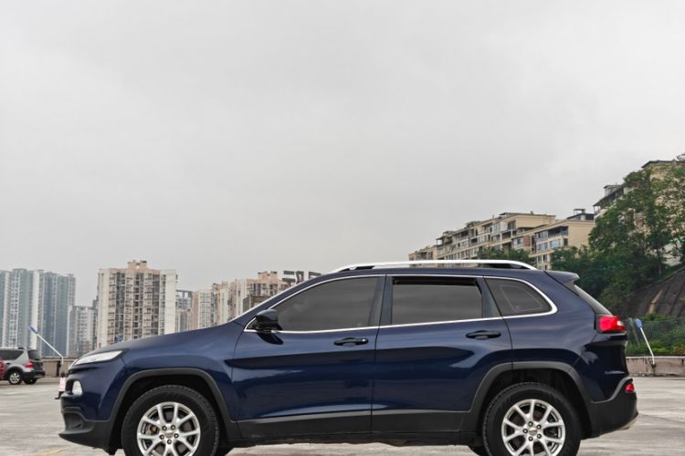 Used Jeep Cherokee 2016 2.4L Professional Smart Version Exterior 4