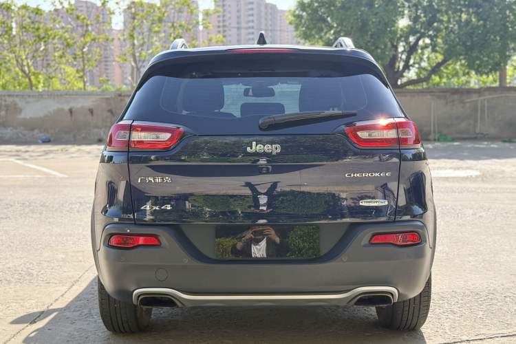 Used Jeep Cherokee 2016 2.4L Professional Smart Version Exterior 4