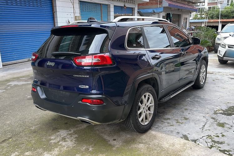 Used Jeep Cherokee 2016 2.4L Professional Smart Version Exterior 4