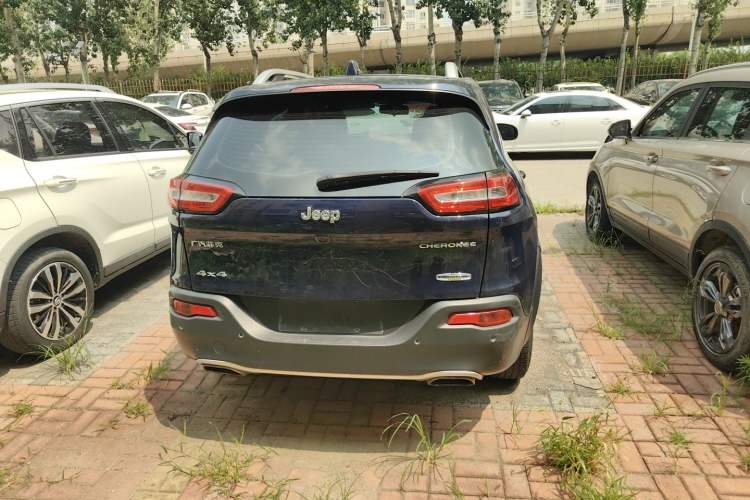 Used Jeep Cherokee 2016 2.4L Professional Smart Version Exterior 5