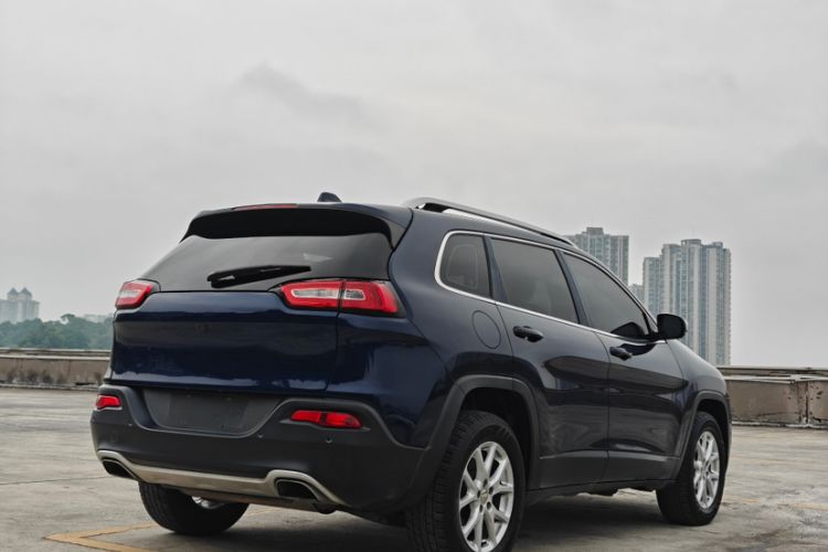 Used Jeep Cherokee 2016 2.4L Professional Smart Version Exterior 5