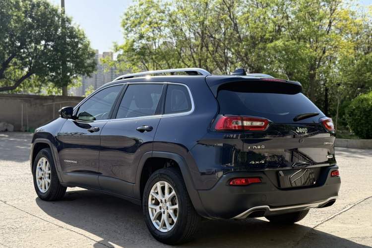 Used Jeep Cherokee 2016 2.4L Professional Smart Version Exterior 5