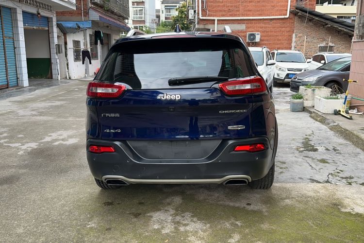 Used Jeep Cherokee 2016 2.4L Professional Smart Version Exterior 5