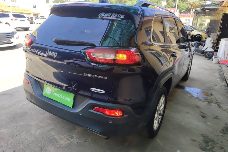 Used Jeep Cherokee 2016 2.4L Leading Smart Version Exterior 5