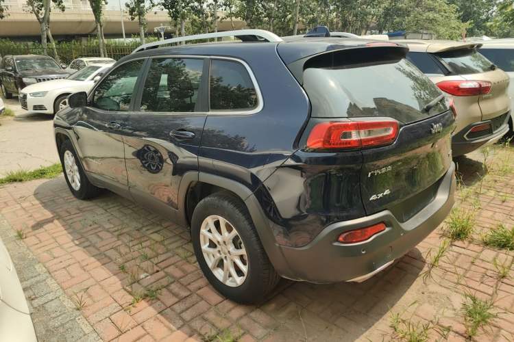 Used Jeep Cherokee 2016 2.4L Professional Smart Version Exterior 6