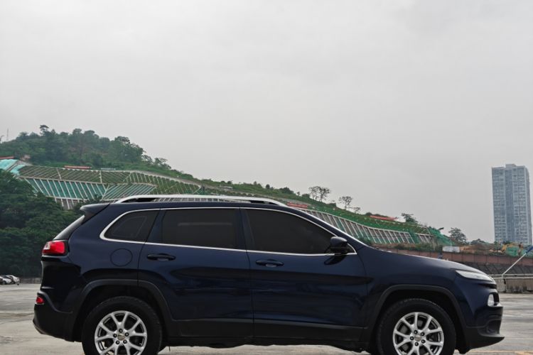 Used Jeep Cherokee 2016 2.4L Professional Smart Version Exterior 6