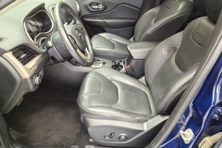 Used Jeep Cherokee 2016 2.0L Superior Edition Exterior 7