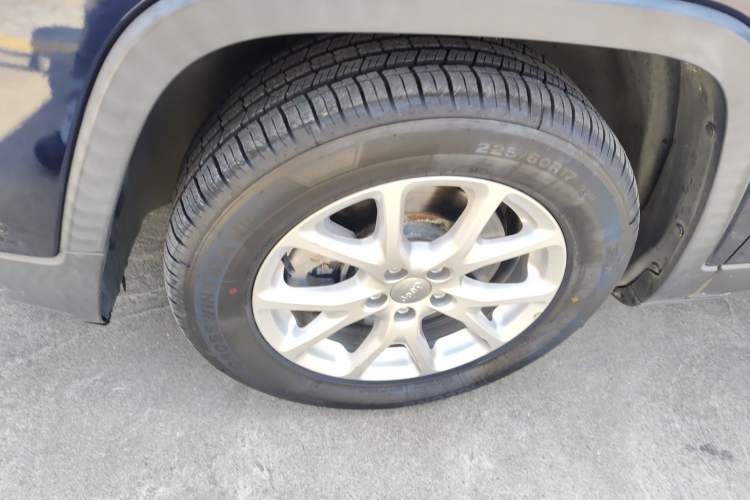 Used Jeep Cherokee 2016 2.4L Leading Smart Version Exterior 7