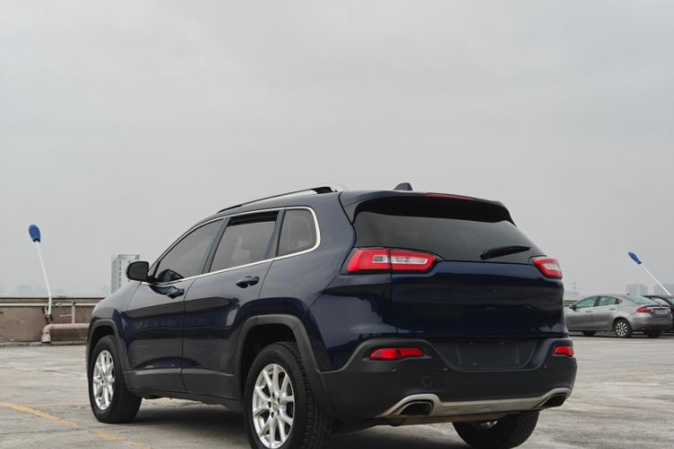 Used Jeep Cherokee 2016 2.4L Professional Smart Version Exterior 9