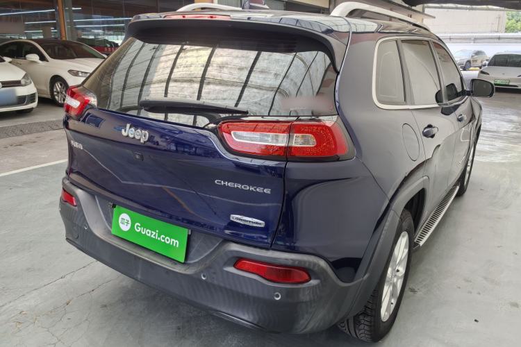 Used Jeep Cherokee 2016 2.0L Superior Edition Exterior 9