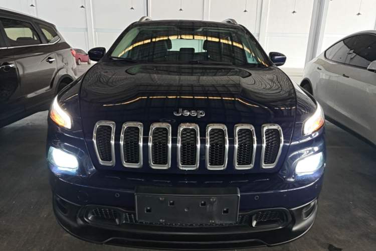 Used Jeep Cherokee 2016 2.0L Superior Edition Front