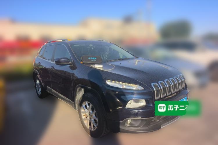 Used Jeep Cherokee 2016 2.4L Professional Smart Version Front Right 45 Deg