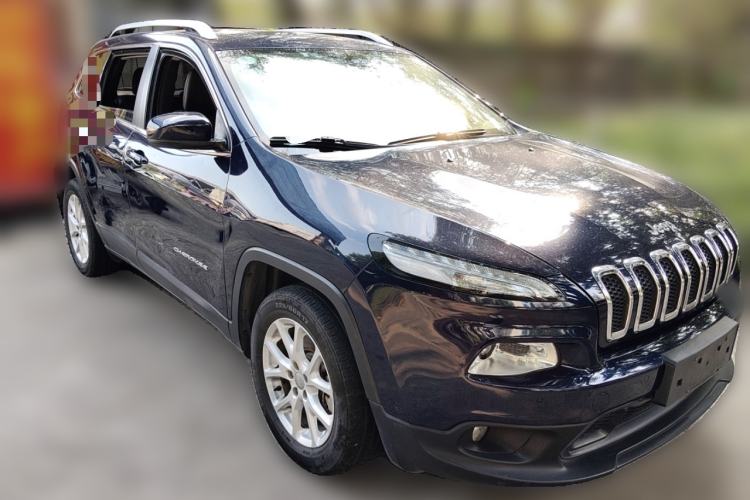 Used Jeep Cherokee 2016 2.0L Superior Edition Front Right 45 Deg