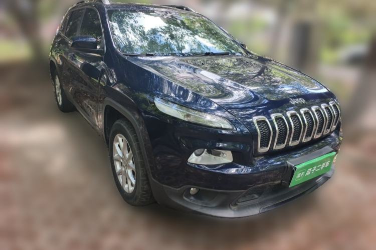 Used Jeep Cherokee 2016 2.0L Superior Edition Front Right 45 Deg