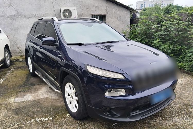 Used Jeep Cherokee 2016 2.0L Leading Edition Front Right 45 Deg