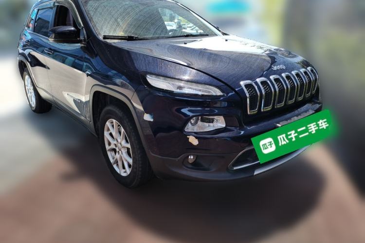 Used Jeep Cherokee 2016 2.4L Professional Smart Version Front Right 45 Deg