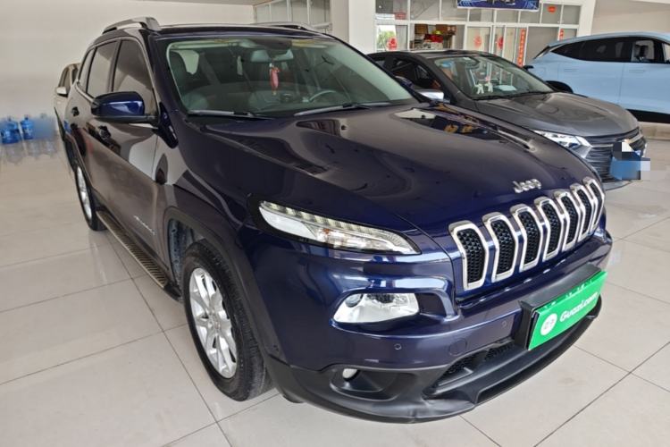 Used Jeep Cherokee 2016 2.0L Superior Edition Front Right 45 Deg