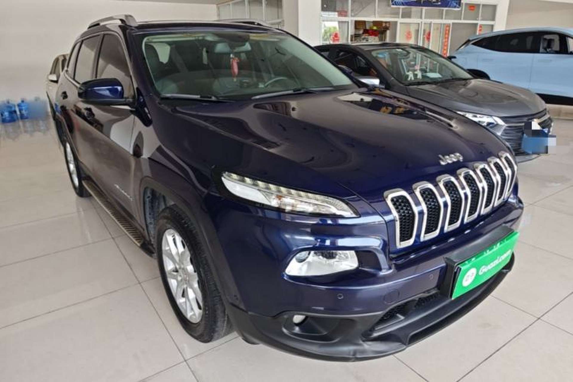 Used Jeep Cherokee 2016 2.0L Superior Edition Front Right 45 Deg