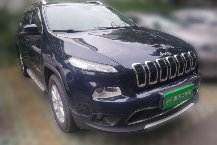 Used Jeep Cherokee 2016 2.4L Professional Smart Version Front Right 45 Deg