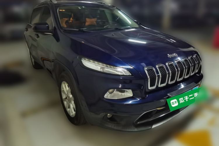 Used Jeep Cherokee 2016 2.4L Professional Smart Version Front Right 45 Deg