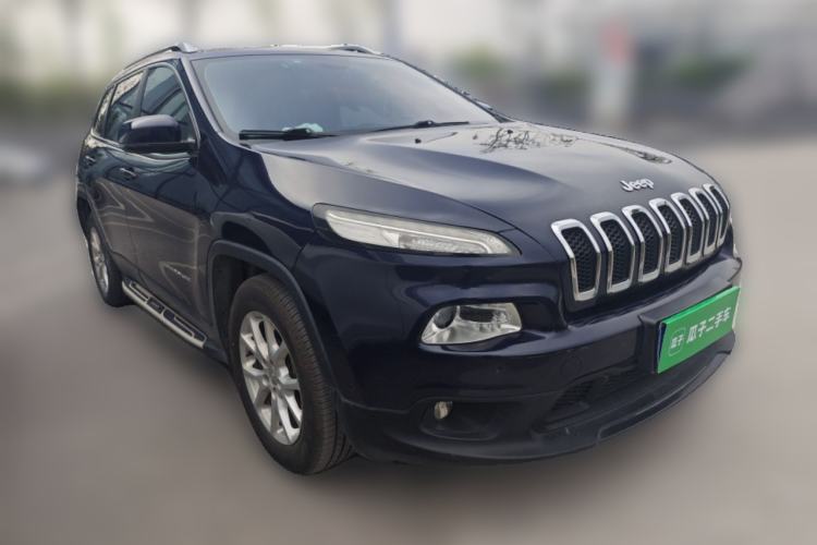 Used Jeep Cherokee 2016 2.4L Leading Edition Front Right 45 Deg