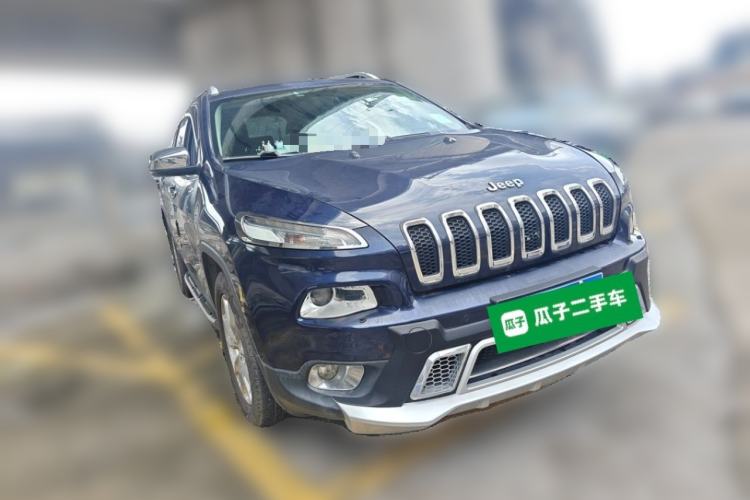 Used Jeep Cherokee 2016 2.4L Superior Edition Front Right 45 Deg