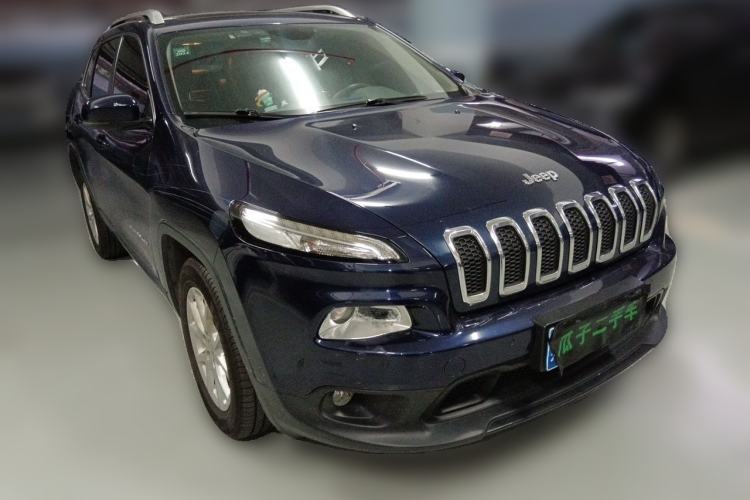 Used Jeep Cherokee 2016 2.0L Superior Edition Front Right 45 Deg