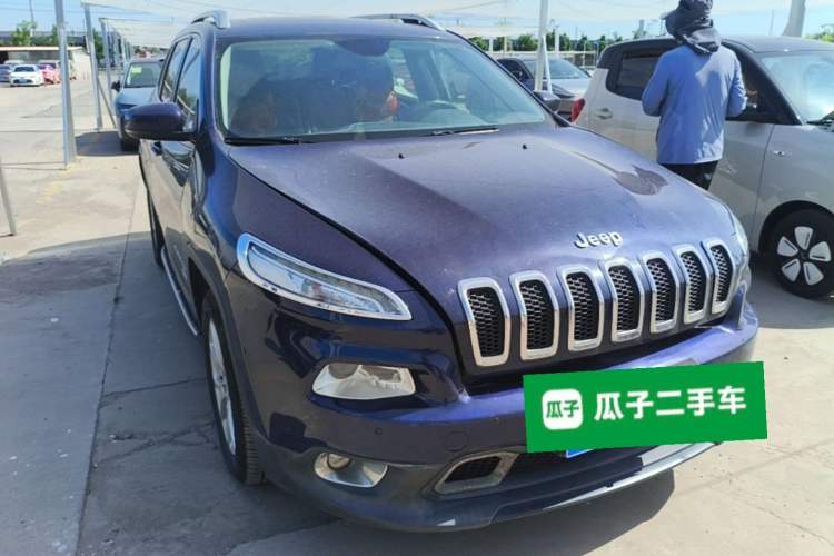 Used Jeep Cherokee 2016 2.4L Leading Edition Front Right 45 Deg