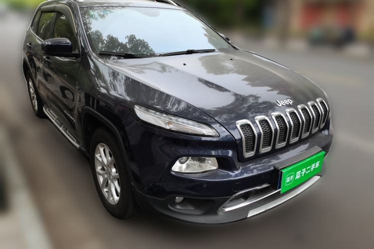 Used Jeep Cherokee 2016 2.4L Professional Edition Front Right 45 Deg