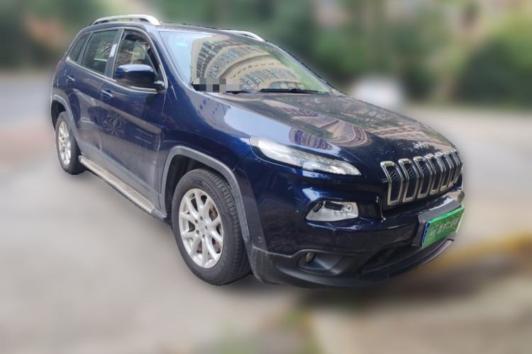 Used Jeep Cherokee 2016 2.4L Leading Smart Version Front Right 45 Deg