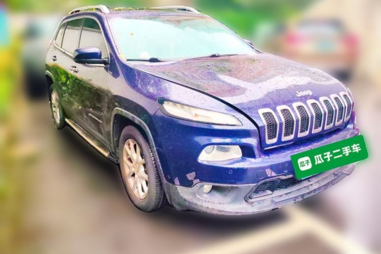 Used Jeep Cherokee 2016 2.4L Leading Smart Version Front Right 45 Deg