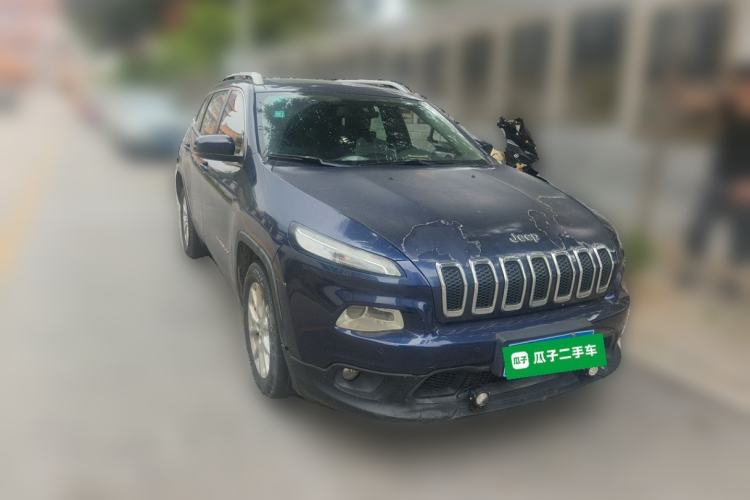 Used Jeep Cherokee 2016 2.0L Superior Edition Front Right 45 Deg