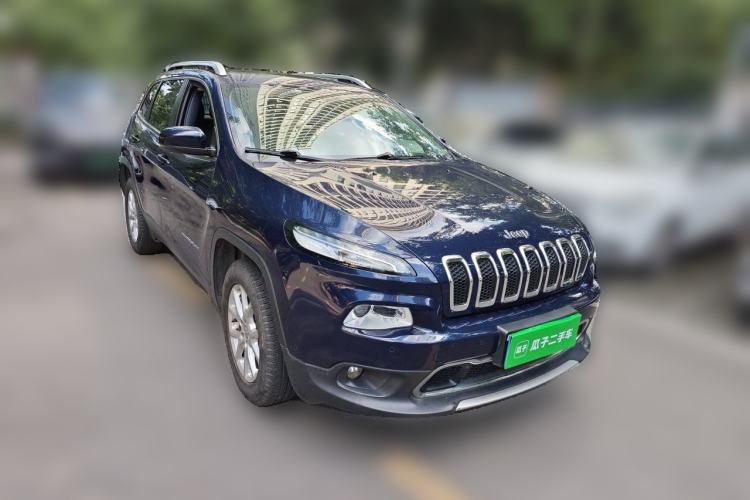 Used Jeep Cherokee 2016 2.4L Professional Smart Version Front Right 45 Deg
