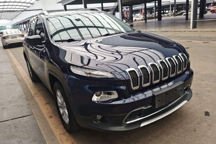 Used Jeep Cherokee 2016 2.4L Professional Smart Version Front Right 45 Deg