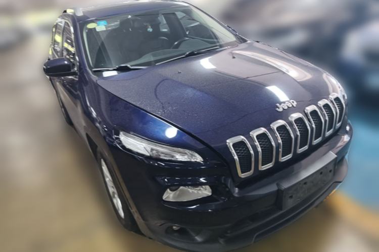 Used Jeep Cherokee 2016 2.0L Superior Edition Front Right 45 Deg
